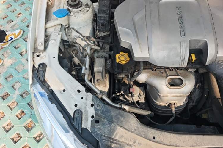 Used Roewe e550 2016 Flagship Edition Engine Bay Right