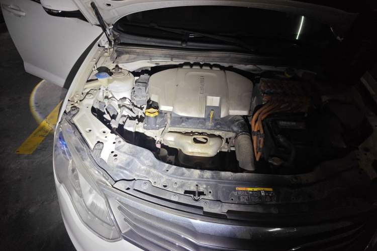 Used Roewe e550 2016 Deluxe Edition Engine Bay Right