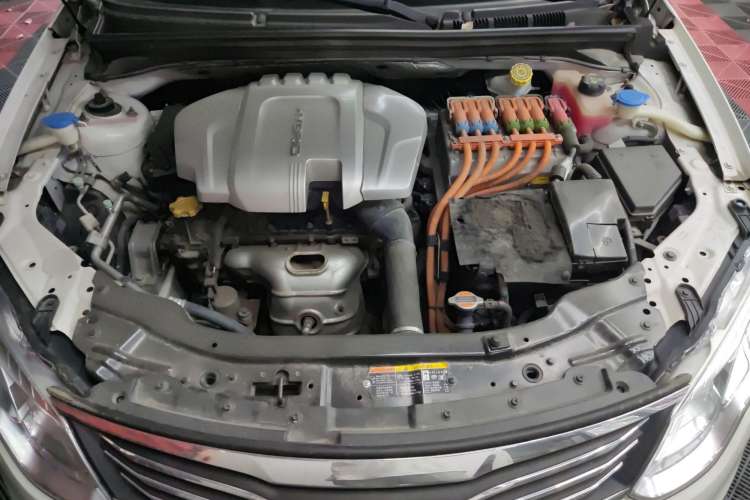 Used Roewe e550 2016 Flagship Edition Engine Bay