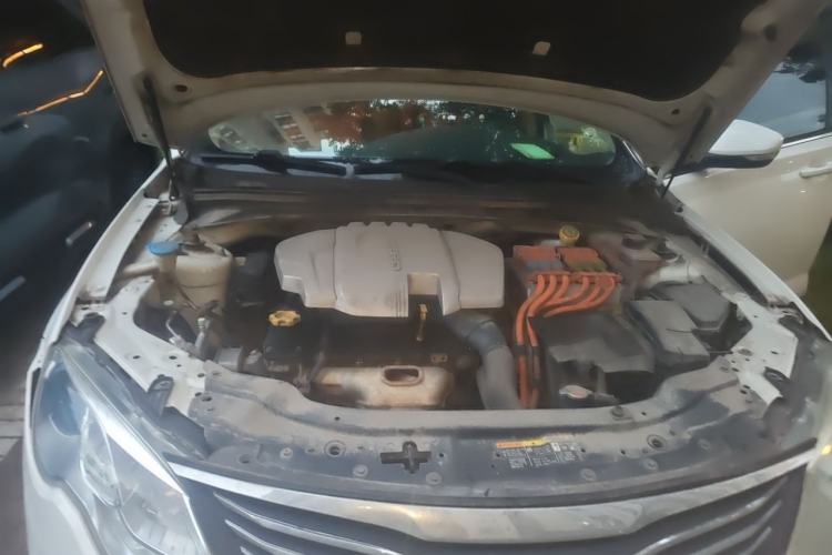 Used Roewe e550 2016 Deluxe Edition Engine Bay