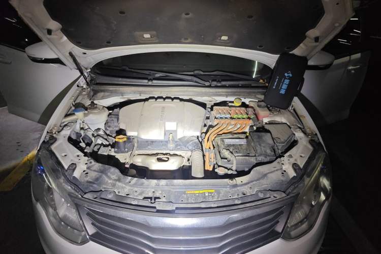 Used Roewe e550 2016 Deluxe Edition Engine Bay