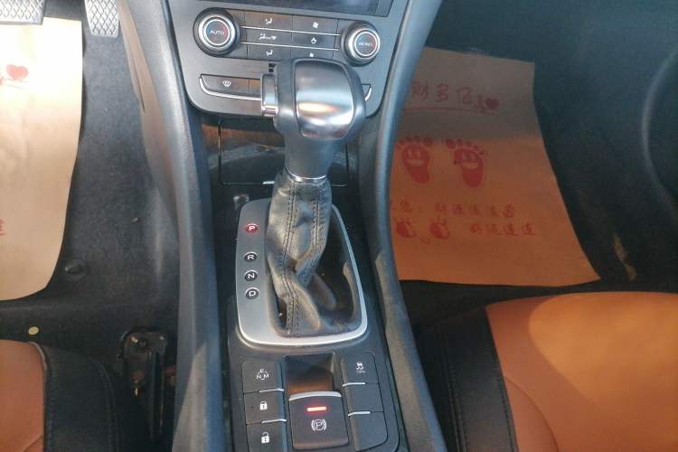 Used Roewe e550 2016 Deluxe Edition Gear Lever