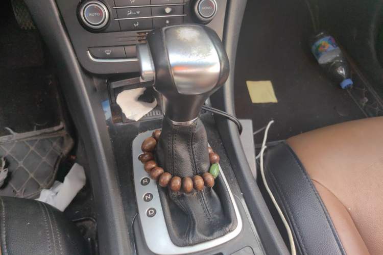 Used Roewe e550 2016 Deluxe Edition Gear Lever