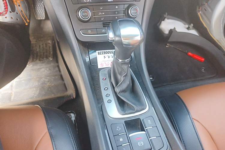 Used Roewe e550 2016 Deluxe Edition Gear Lever