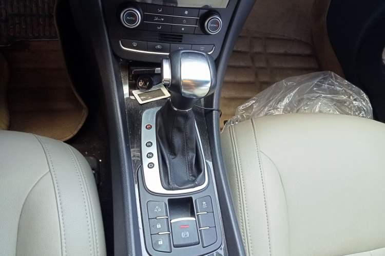 Used Roewe e550 2016 Flagship Edition Gear Lever