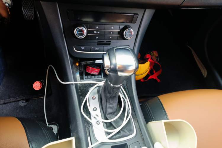 Used Roewe e550 2016 Deluxe Edition Gear Lever