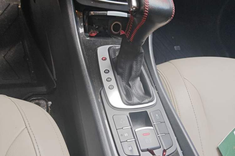 Used Roewe e550 2016 Flagship Edition Gear Lever