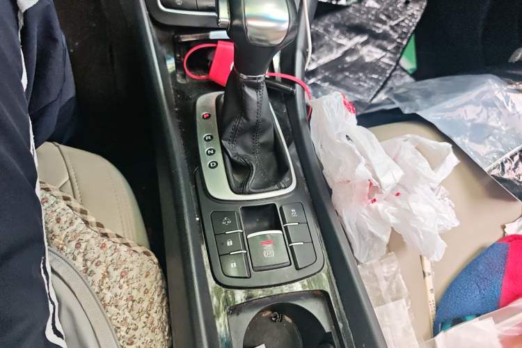 Used Roewe e550 2016 Deluxe Edition Gear Lever