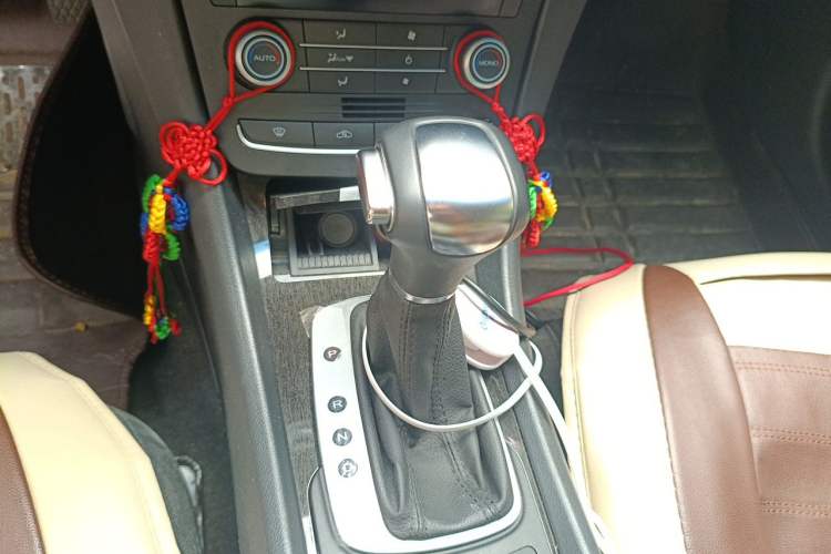 Used Roewe e550 2016 Deluxe Edition Gear Lever
