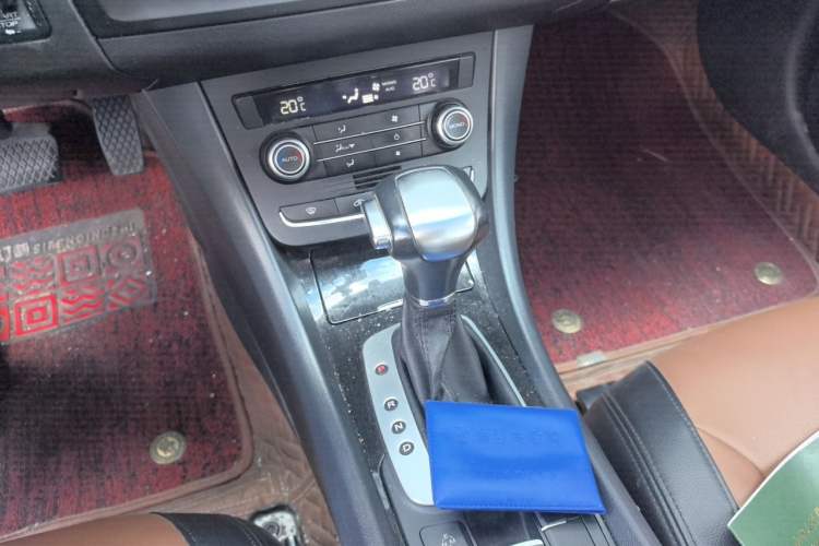 Used Roewe e550 2016 Deluxe Edition Gear Lever