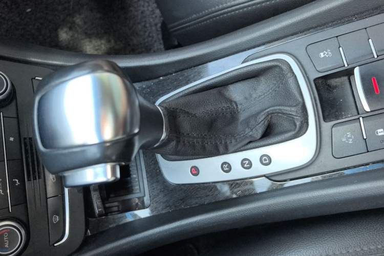 Used Roewe e550 2016 Deluxe Edition Gear Lever