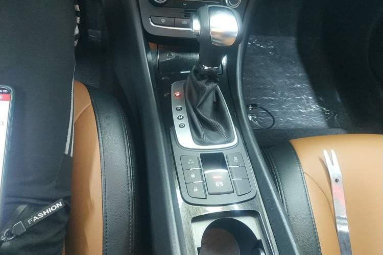 Used Roewe e550 2016 Deluxe Edition Gear Lever
