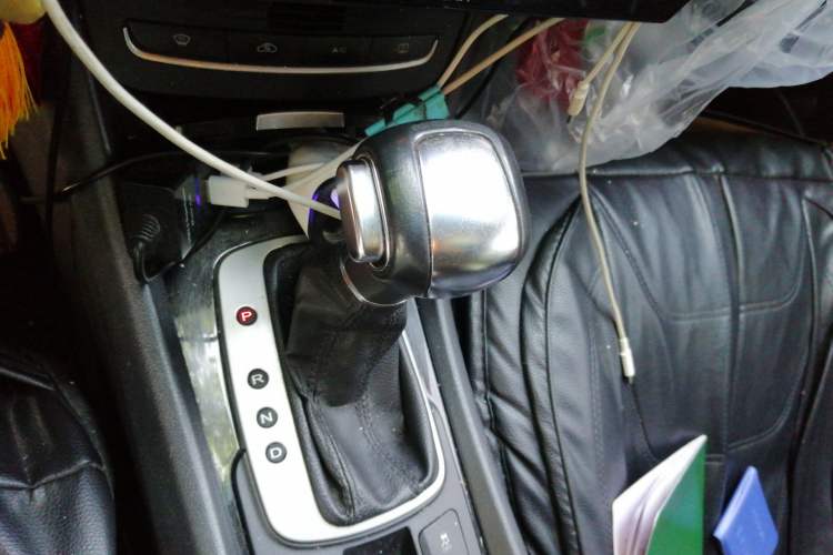 Used Roewe e550 2016 Deluxe Edition Gear Lever