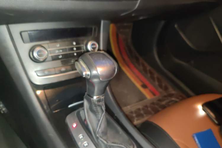 Used Roewe e550 2016 Deluxe Edition Gear Lever