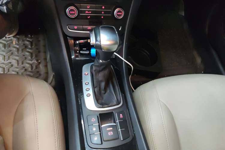 Used Roewe e550 2016 Flagship Edition Gear Lever