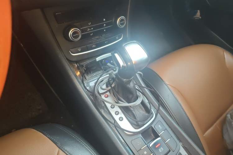 Used Roewe e550 2016 Deluxe Edition Gear Lever