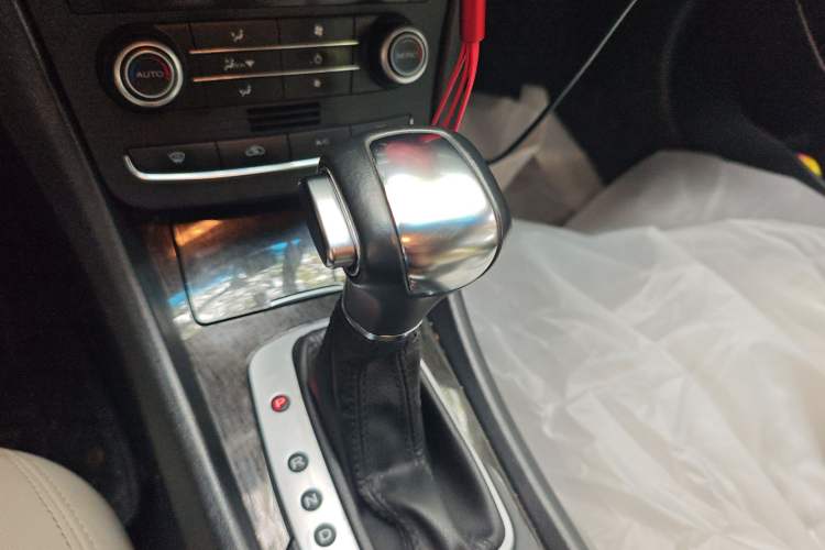 Used Roewe e550 2016 Deluxe Edition Gear Lever