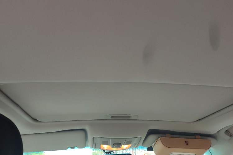 Used Roewe e550 2016 Deluxe Edition Headliner