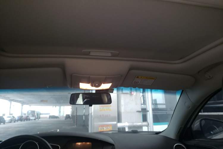 Used Roewe e550 2016 Deluxe Edition Headliner