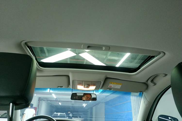 Used Roewe e550 2016 Deluxe Edition Headliner