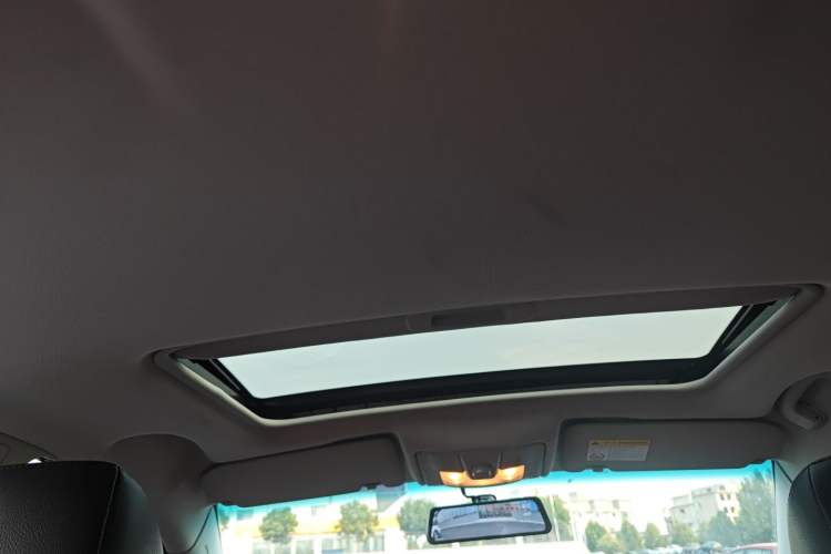 Used Roewe e550 2016 Deluxe Edition Headliner