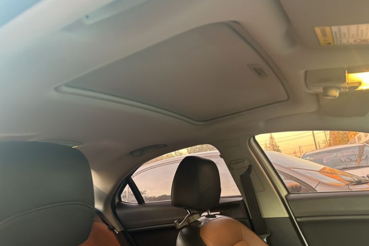 Used Roewe e550 2016 Flagship Edition Headliner