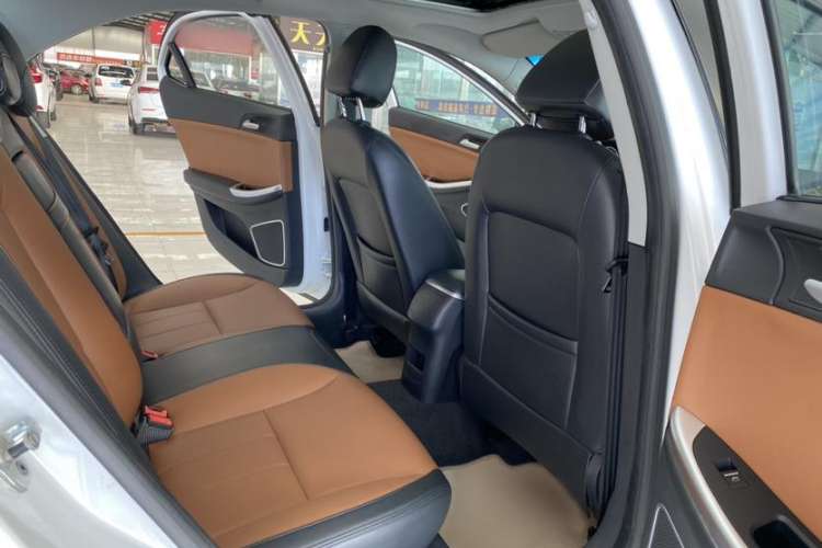 Used Roewe e550 2016 Deluxe Edition Interior 1