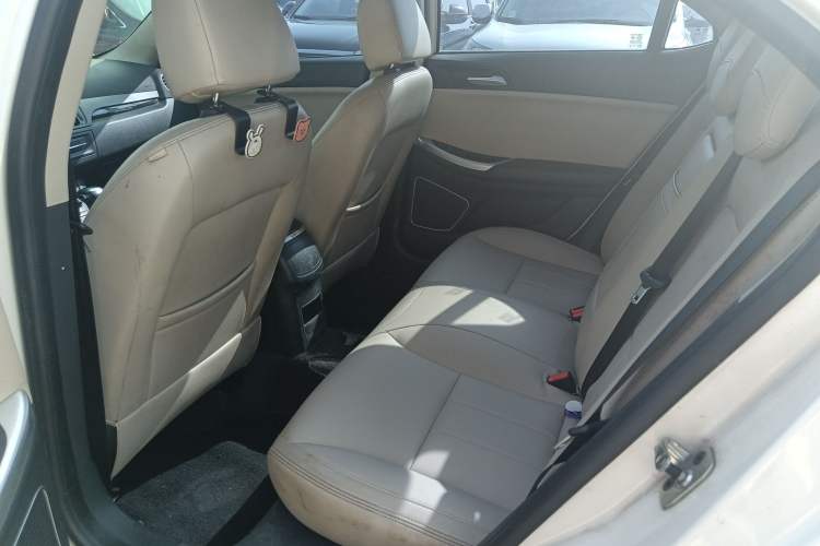 Used Roewe e550 2016 Deluxe Edition Interior 2