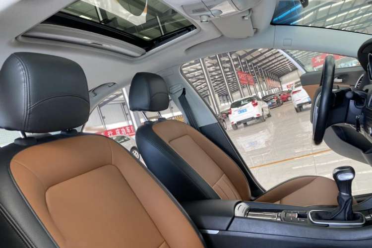 Used Roewe e550 2016 Deluxe Edition Interior 2