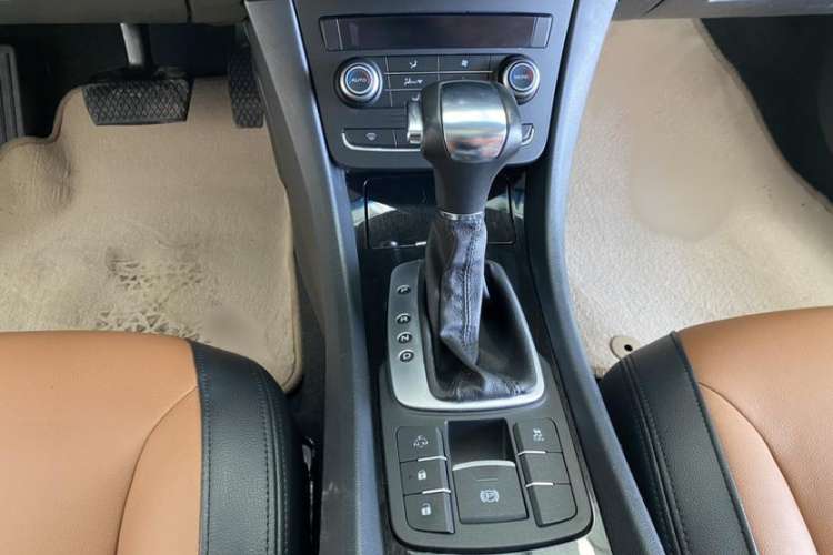 Used Roewe e550 2016 Deluxe Edition Interior 8