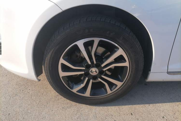 Used Roewe e550 2016 Deluxe Edition Left Front Wheel Hub