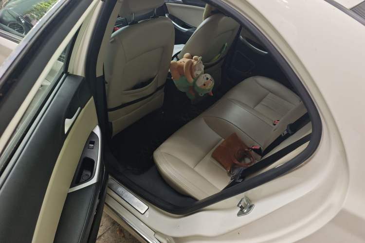 Used Roewe e550 2016 Deluxe Edition Left Rear Seat