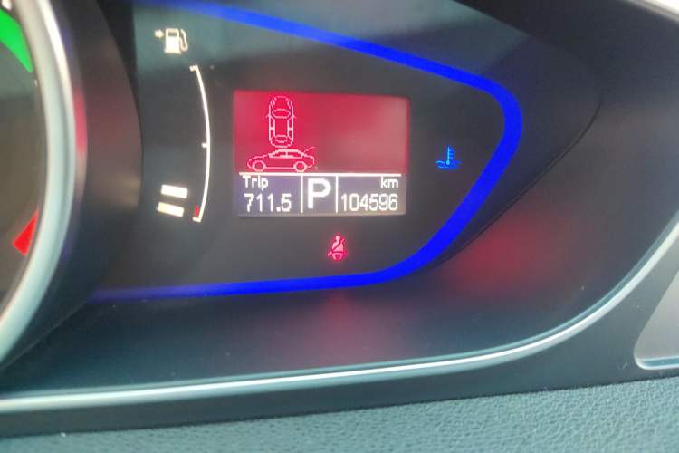 Used Roewe e550 2016 Deluxe Edition Odometer Close Up