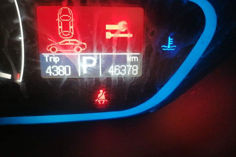 Used Roewe e550 2016 Deluxe Edition Odometer Close Up