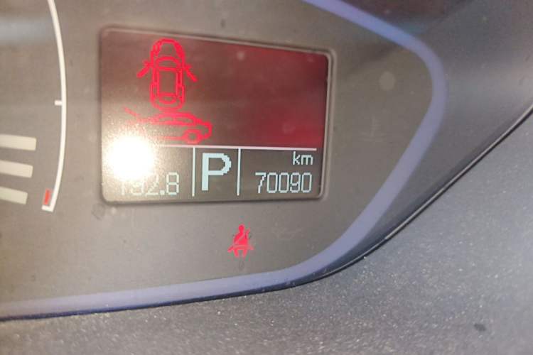 Used Roewe e550 2016 Deluxe Edition Odometer Close Up
