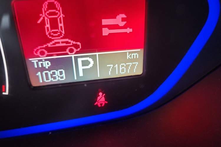 Used Roewe e550 2016 Deluxe Edition Odometer Close Up
