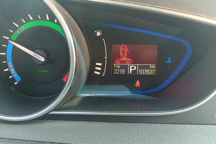 Used Roewe e550 2016 Deluxe Edition Odometer Close Up