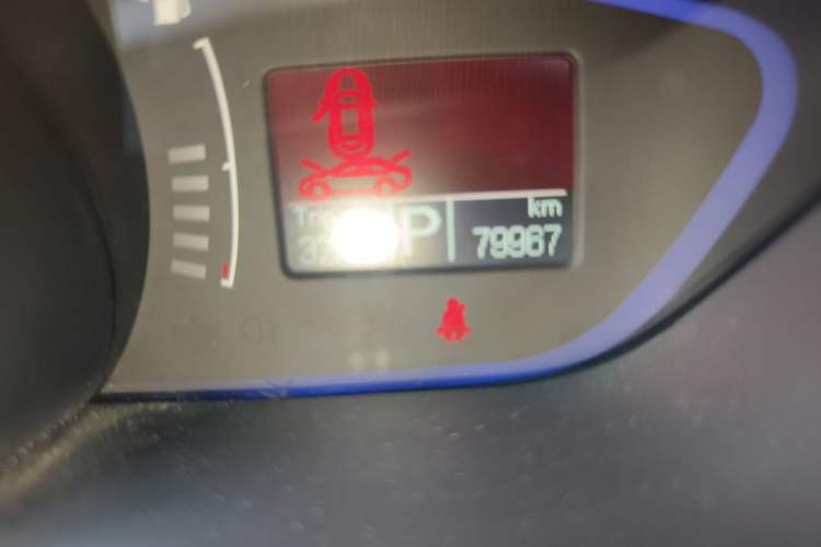 Used Roewe e550 2016 Flagship Edition Odometer Close Up