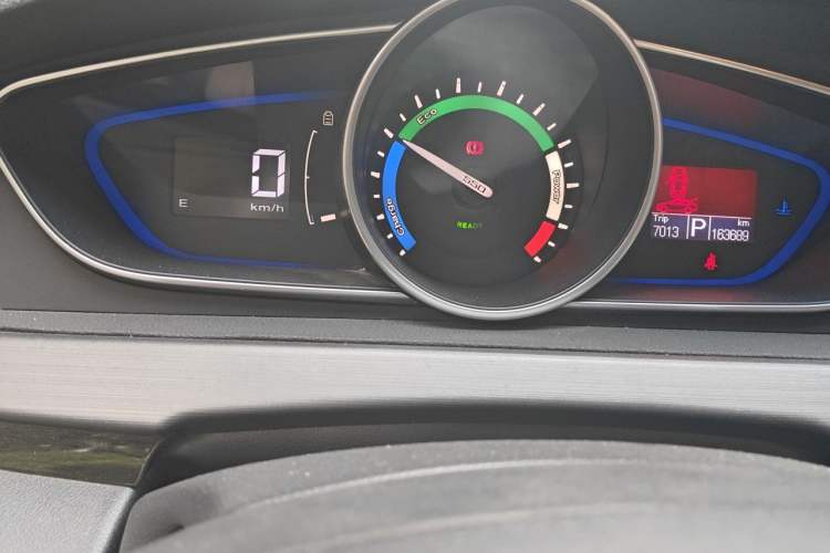 Used Roewe e550 2016 Flagship Edition Odometer Close Up