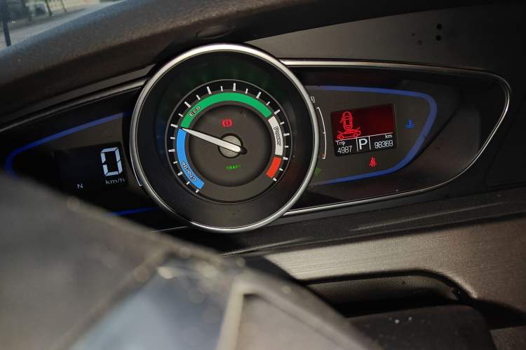 Used Roewe e550 2016 Deluxe Edition Odometer Close Up