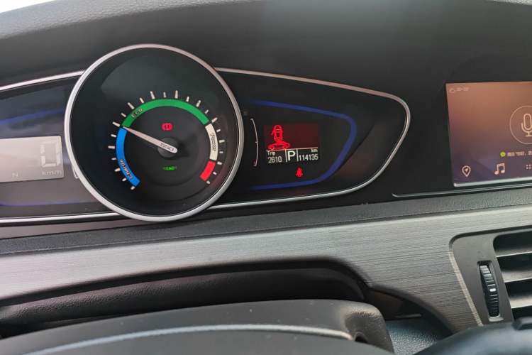 Used Roewe e550 2016 Deluxe Edition Odometer Close Up