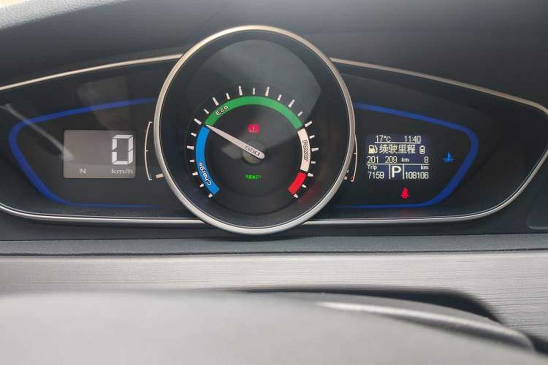 Used Roewe e550 2016 Deluxe Edition Odometer Close Up