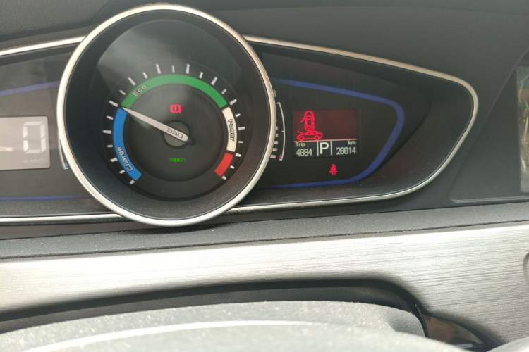 Used Roewe e550 2016 Deluxe Edition Odometer Close Up