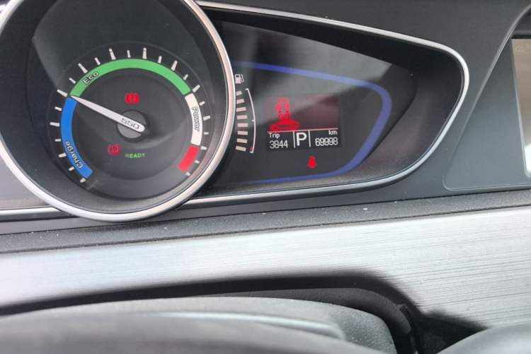 Used Roewe e550 2016 Deluxe Edition Odometer Close Up
