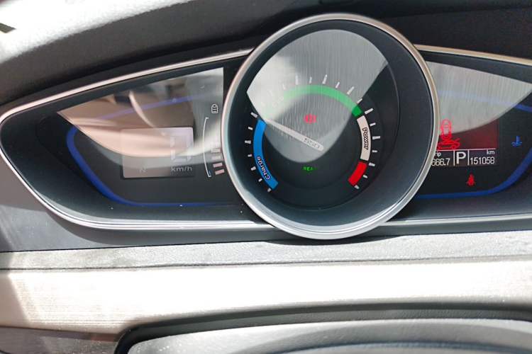 Used Roewe e550 2016 Flagship Edition Odometer Close Up