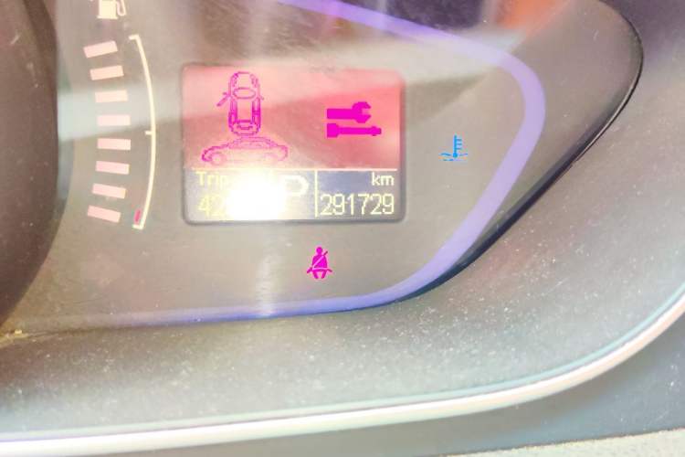Used Roewe e550 2016 Deluxe Edition Odometer Close Up