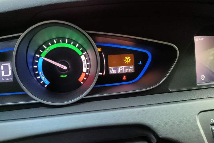 Used Roewe e550 2016 Deluxe Edition Odometer Close Up
