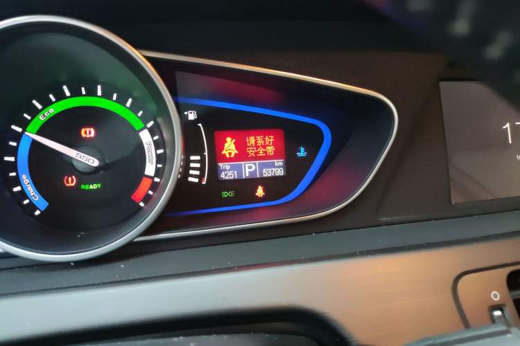 Used Roewe e550 2016 Flagship Edition Odometer Close Up