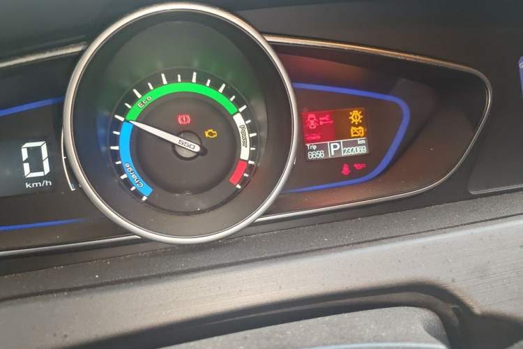 Used Roewe e550 2016 Deluxe Edition Odometer Close Up