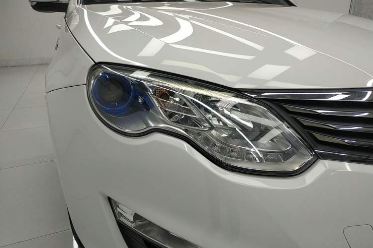 Used Roewe e550 2016 Deluxe Edition Right Front Headlight